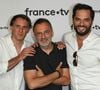 Ces expériences, ajoutées à son épuisement et à sa vulnérabilité émotionnelle, l’ont poussé à réfléchir aux risques de son métier, notamment depuis qu’il est devenu père.

Raphaël de Casabianca, Frederic Lopez et au photocall pour la conférence de presse de rentrée de France TV à la Grande Halle de la Villette à Paris, France, le 6 juillet 2022. © Coadic Guirec/Bestimage