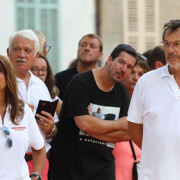 Jean-Luc Reichmann et sa femme Nathalie lors du trophée de pétanque "Sénéquier 209" sur la place des Lices à Saint-Tropez, Côte d'Azur, France, le 22 août 2019. Agence / Bestimage