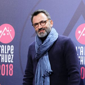 En effet, à nos confrères de TV Magazine, Frédéric Lopez a expliqué pourquoi il impose à ses convives de couper leur téléphone portable pour la durée du tournage. 

Frédéric Lopez - Soirée d'ouverture du 21éme Festival International du Film de Comédie de l'Alpe d'Huez le 16 Janvier 2018. © Dominique Jacovides/Bestimage