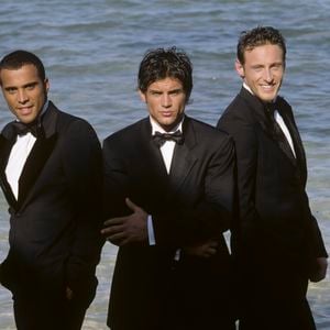 La mort dans l'âme, les tourtereaux mettront ainsi fin à la grossesse. Déterminé à relancer sa carrière, le papa de Sasha déchantera puisque ses projets assurés avec Desmond Child tomberont à l'eau.

Archives - Dans les caraibes, à Saint-Barthélemy, le groupe 2BE3, Filip NIKOLIC, Adel KACHERMI et Frank DELAY le 12 mars 1998. (Michel MARIZY via Bestimage).