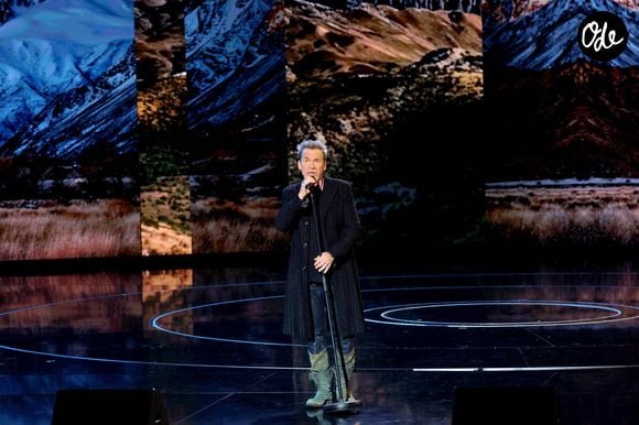 Florent Pagny lors de l'enregistrement de la deuxième partie de soirée de l'émission « La chanson secrète N°14 », présentée par N. Aliagas et diffusée le 26 décembre sur TF1, à Paris, France, le 9 décembre 2025. © Jacovides-Moreau/Bestimage