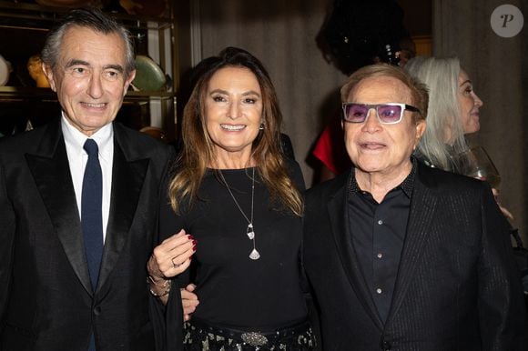 Philippe Douste-Blazy sa femme Marie-Yvonne et Orlando. au dîner de Noël organisé par M.Gargia et C.Rizk au restaurant La Baia Paris le 23 novembre 2025.

© Sébastien Frémont / Bestimage