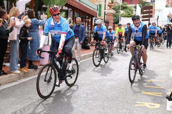 Albert II de Monaco a mouillé son maillot pour la bonne cause
Le prince Albert II de Monaco - Le prince Albert II de Monaco participe à une randonnée à vélo de Saint-Tropez à la Principauté de Monaco en 4 heures et 15 minutes, au profit de la Fondation de la Princesse Charlène de Monaco le 27 avril 2025. © Claudia Albuquerque/Bestimage