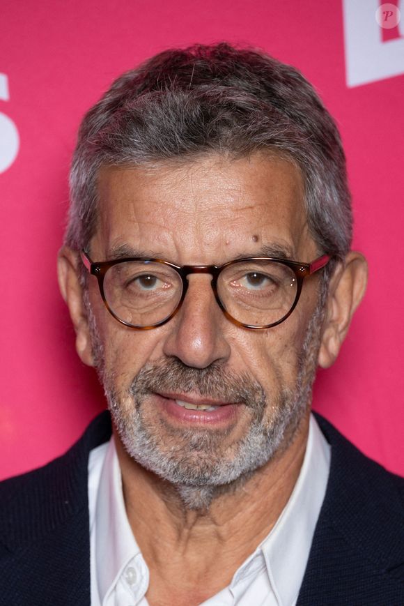 "J’ai organisé une soirée ferme, avec dindes, oies et poulets. Amené un cochon shooté au Lexomil. Rempli les tiroirs des secrétaires de souris. Mon côté carabin vient de là."

Michel Cymes assiste aux 'Tele Loisirs Awards 2024' le 23 septembre 2024 à Paris, France. Photo par Nasser Berzane/ABACAPRESS.COM