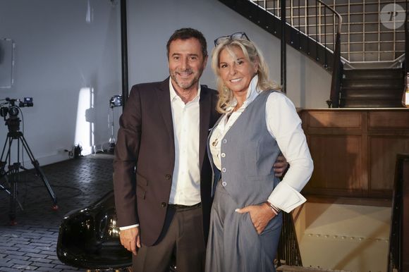 Exclusif - Caroline Margeridon et Bernard Montiel - Caroline Margeridon sur le plateau de l'émission "Animaux Stars", présentée par B.Montiel et diffusée le 6 décembre 2025 sur la chaîne Animaux TV, à Paris, France, le 17 septembre 2025. © Jack Tribeca/Bestimage