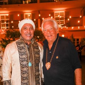 Massimo Gargia et le prince Mubarak Al Sabah du Koweit lors de la fête d'anniversaire de M.Gargia (85 ans)  à l'Hôtel de Paris à Saint-Tropez le 20 août 2025.

© Franz Chavaroche / Bestimage