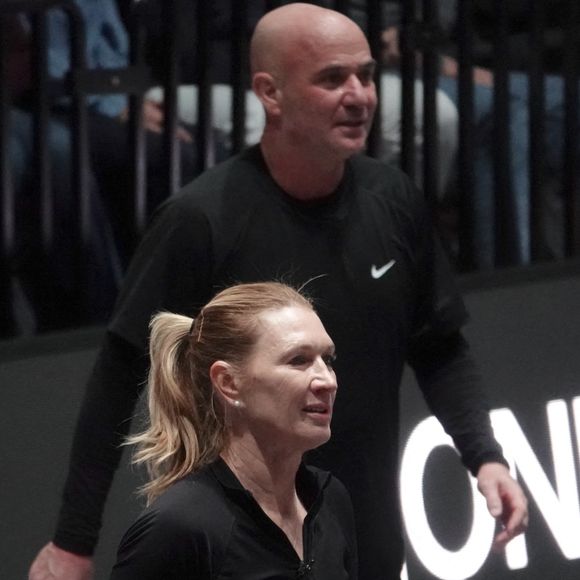 Las Vegas, NV - Les stars du tennis et le couple Andre Agassi et sa femme Steffi Graf jouent dans la même équipe au PickleballSlam 3 à Las Vegas. 16 février 2025. (Backgrid USA / Bestimage).