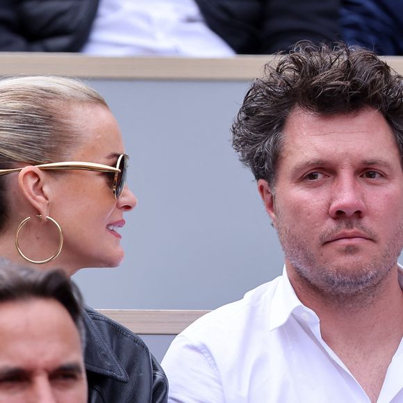 Lorsqu'on traverse une période compliquée en couple ou dans sa vie privée, il n'est pas rare de laisser transparaître sa mélancolie sur les réseaux sociaux. 

Laeticia Hallyday et son compagnon Frédéric Suant très amoureux dans les tribunes lors des Internationaux de France de Tennis de Roland Garros, à Paris, France. © Jacovides-Moreau/Bestimage