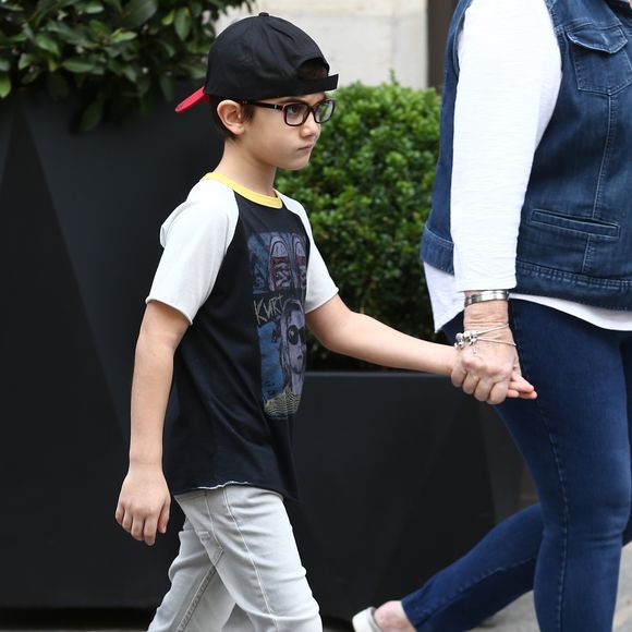 Eddy et Nelson, les jumeaux de Céline Dion à la sortie de l'hôtel Royal Monceau à Paris le 1er aout 2017. © Agence/Bestimage
