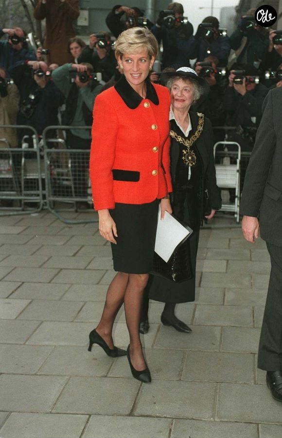 La princesse Diana participant à une oeuvre caritative en Angleterre.
ALPHA AGENCY / BESTIMAGE