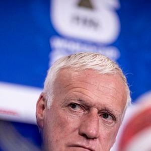 Avec beaucoup de recul, le sélectionneur a affirmé qu'il n'avait pas besoin de ce geste de la FIFA, ayant déjà reçu énormément de soutien de la part de ses joueurs et de son staff.

Didier DESCHAMPS head coach of France during the press conference at Philadelphia Stadium on June 21, 2026 in Philadelphia, Pennsylvania  
Elyxandro Cegarra / PsnewZ / Bestimage