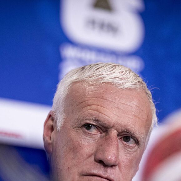 Avec beaucoup de recul, le sélectionneur a affirmé qu'il n'avait pas besoin de ce geste de la FIFA, ayant déjà reçu énormément de soutien de la part de ses joueurs et de son staff.

Didier DESCHAMPS head coach of France during the press conference at Philadelphia Stadium on June 21, 2026 in Philadelphia, Pennsylvania  
Elyxandro Cegarra / PsnewZ / Bestimage