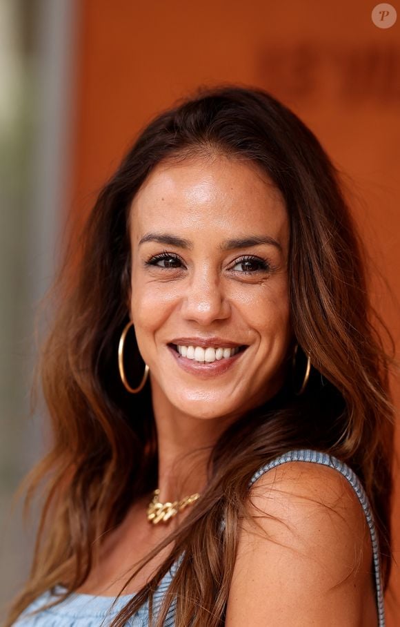 Alice Belaïdi au village lors des Internationaux de France de Tennis de Roland Garros 2025, à Paris, France, le 6 juin 2025. © Jacovides-Moreau/Bestimage