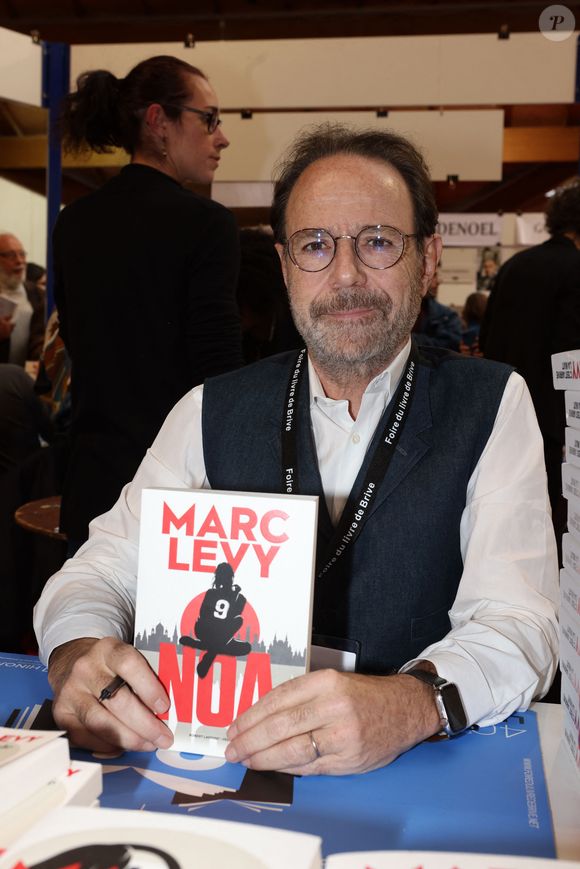 Marc Lévy - Personnalités à la 40ème Foire du Livre à la Halle George Brassens de Brive-la-Gaillarde. Le 4 novembre 2022
© Jean-Marc Lhomer / Bestimage