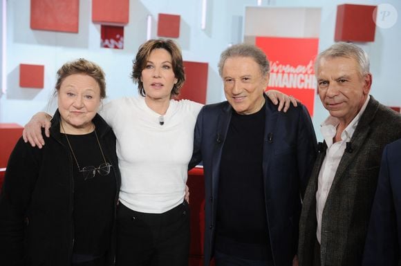 Exclusif - Clemence Massart, Mathilde Seigner, Michel Drucker et Philippe Torreton - Enregistrement de l'émission Vivement dimanche au studio Rive gauche, présentée par Michel Drucker . Diffusion sur France 3 le 22 février 2026 © Guillaume Gaffiot/Bestimage