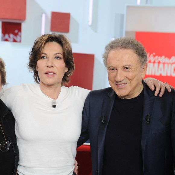 Exclusif - Clemence Massart, Mathilde Seigner, Michel Drucker et Philippe Torreton - Enregistrement de l'émission Vivement dimanche au studio Rive gauche, présentée par Michel Drucker . Diffusion sur France 3 le 22 février 2026 © Guillaume Gaffiot/Bestimage