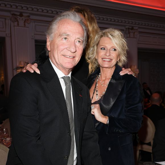 Celle qui officie également sur Europe 1 a révélé que son compagnon n'était pas forcément favorable à cette décision

William Leymergie et Sophie Davant - 46ème édition du Gala "Best Awards" à l'hôtel Georges V à Paris le 11 décembre 2023. © Coadic Guirec / Bestimage