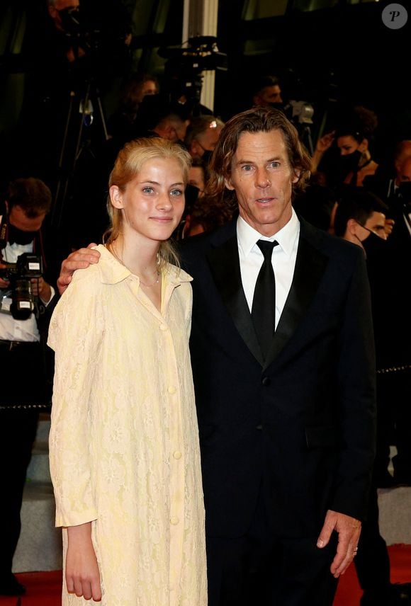 Danny Moder (Daniel Moder) et sa fille Hazel Moder (fille de Julia Roberts)  - Montée des marches du film « Flag Day» lors du 74ème Festival International du Film de Cannes. Le 10 juillet 2021
© Borde-Jacovides-Moreau / Bestimage