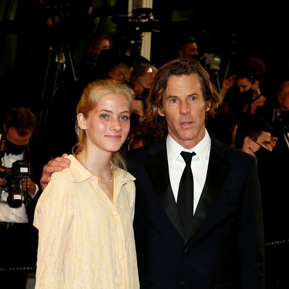 Danny Moder (Daniel Moder) et sa fille Hazel Moder (fille de Julia Roberts)  - Montée des marches du film « Flag Day» lors du 74ème Festival International du Film de Cannes. Le 10 juillet 2021
© Borde-Jacovides-Moreau / Bestimage