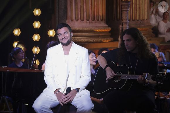 Tout comme le chanteur Amir

Exclusif - Amir Haddad lors de l'enregistrement de l'émission Le Grand Echiquier - Spécial Claude François présentée par C.Chazal et A.Manoukian et diffusée le 13 janvier sur France, à l'Opéra royal du château de Versailles, accompagné par l'Orchestre de l'Opéra Royal à Versailles, France, le 16 septembre 2025. Jack Tribeca/Bestimage