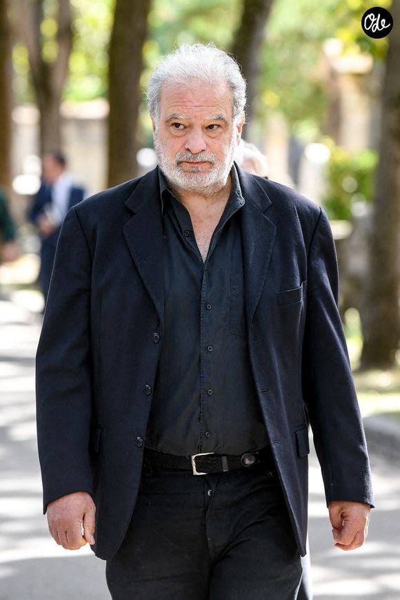 Raphaël Mezrahi aux arrivées des obsèques de Catherine Ringer, la chanteuse des Rita Mitsouko, au cimetière de Montmartre, dans le 18ème arrondissement de Paris, France, le 19 septembre 2026. © Bestimage
