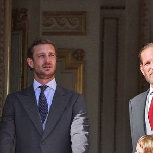 Pierre Casiraghi, Maximilian Casiraghi et Andrea Casiraghi - La famille princière de Monaco au balcon du palais, à l'occasion de la Fête Nationale de Monaco, le 19 novembre 2024. © Jacovides-Bebert/Bestimage