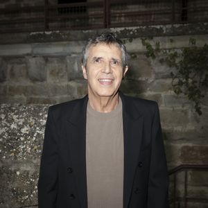 Julien Clerc en backstage de l'enregistrement de l'émission La Grande Fête de Carcassonne, diffusée le samedi 6 septembre à 21.10 sur France 2, dans la Cité Médiévale de Carcassonne, France, le 24 juin 2025. © Jack Tribeca/Bestimage