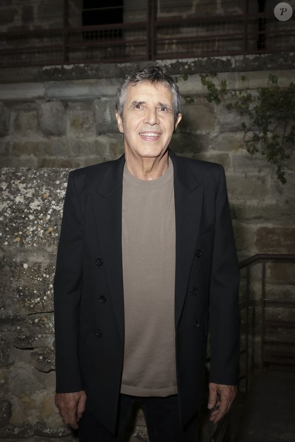 Julien Clerc en backstage de l'enregistrement de l'émission La Grande Fête de Carcassonne, diffusée le samedi 6 septembre à 21.10 sur France 2, dans la Cité Médiévale de Carcassonne, France, le 24 juin 2025. © Jack Tribeca/Bestimage