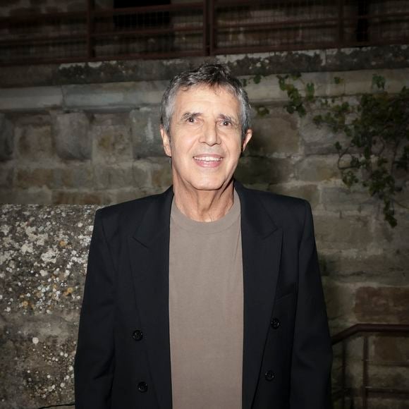 Julien Clerc en backstage de l'enregistrement de l'émission La Grande Fête de Carcassonne, diffusée le samedi 6 septembre à 21.10 sur France 2, dans la Cité Médiévale de Carcassonne, France, le 24 juin 2025. © Jack Tribeca/Bestimage