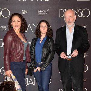 Enfin, le cinéaste était aussi le père d'une seconde fille baptisée Leila Blier, qui est le fruit de son union avec la comédienne Farida Rahouadj

Bertrand Blier, sa femme Farida Rahouadj et leur fille Leila Blier lors de l'avant-première du film "Django" au cinéma Grand Rex à Paris, France, le 3 avril 2017. © Coadic Guirec/Bestimage