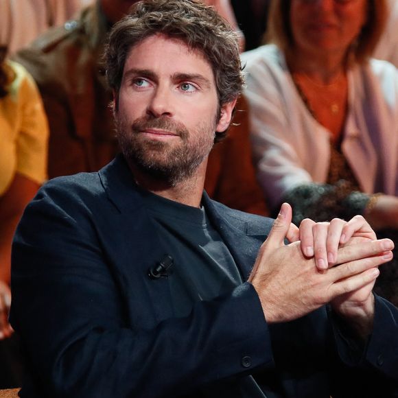Tom Leeb lors de l'enregistrement de l'émission "Famille je vous aime" présentée par M. Drucker et qui sera diffusée le 13 juin 2025 sur France 3, aux Studios rive gauche à Paris, France, le 15 avril 2025. © Clovis-Gaffiot/Bestimage