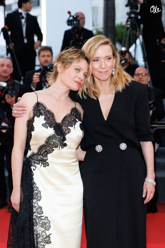 Mélanie Thierry (habillée en Dior) (Bijoux Tasaki), Léa Drucker (habillée en Dior) - Descente des marches du film « La vie d’une femme » lors du 79ème Festival International du Film de Cannes, le 13 mai 2026. © Jacovides-Moreau / Bestimage