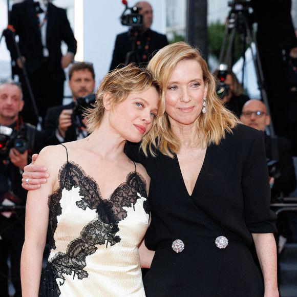 Mélanie Thierry (habillée en Dior) (Bijoux Tasaki), Léa Drucker (habillée en Dior) - Descente des marches du film « La vie d’une femme » lors du 79ème Festival International du Film de Cannes, le 13 mai 2026. © Jacovides-Moreau / Bestimage