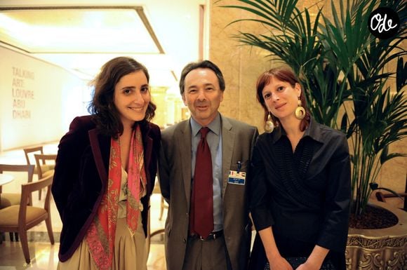 Louma Salame (à droite) et Gilles Kepel, professeur d'université, photographiés à l'hôtel « Emirates Palace » à Abu Dhabi, aux Émirats arabes unis, le 25 mai 2009, alors qu'ils faisaient partie de la délégation du président français lors de sa visite aux Émirats arabes unis. Photo : Ammar Abd Rabbo/ABACAPRESS.COM