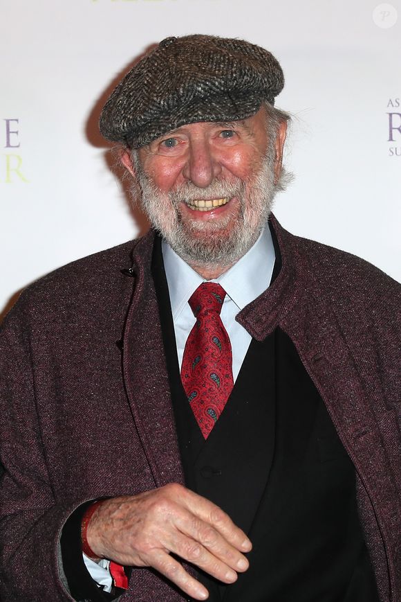 Jean-Pierre Marielle a été nommé Chevalier puis Officier de la Légion d’Honneur pour l’ensemble de sa carrière.

Jean-Pierre Marielle lors du photocall du 12ème Gala 2017 de l'Association pour la Recherche sur Alzheimer à la salle Pleyel dans le 8ème arrondissement, à Paris, France le 30 janvier 2017. © Cyril Moreau/Bestimage
