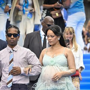 Rihanna, enceinte, et son compagnon A$AP Rocky (ASAP) aux arrivées et au photocall de la première du film Les Schtroumpfs au Mont des Arts à Bruxelles, Belgique, le 28 juin 2025. © Jan De Meuleneir/Photonews/Bestimage