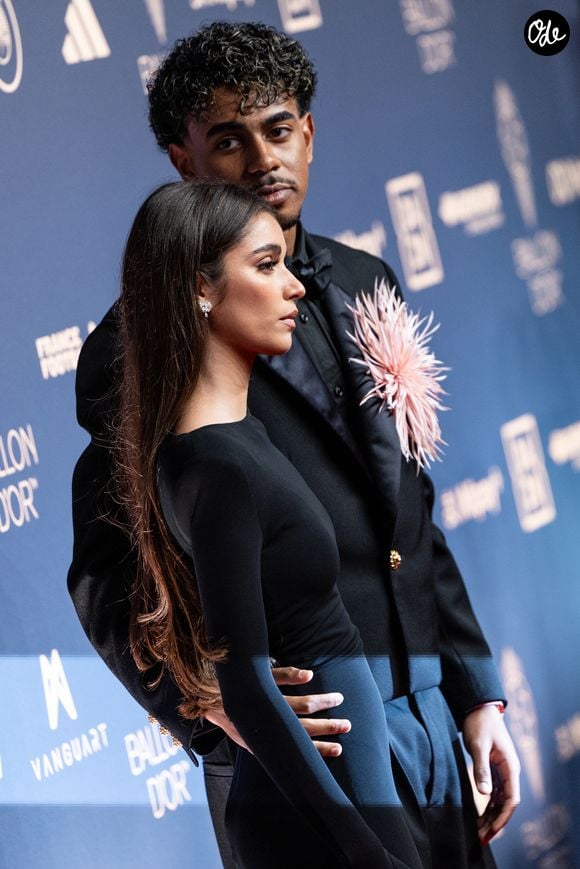 Matthieu Blazy a imaginé son ensemble noir.

Lamine Yamal et sa compagne Ines Garcia assistent à la 70e cérémonie du Ballon d’Or, organisée au Palladium Theatre de Londres, en Angleterre, le 26 octobre 2026.

© Cyril Moreau / Bestimage
