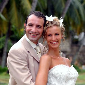Archives - Aux Seychelles, Jean Dujardin et Alexandra Lamy se marient dans la série "Un gars, une fille". GONGORA Marie-Anne via Bestimage