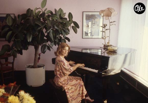 Dans sa pièce favorite trône un piano qui compte beaucoup pour elle.

Archives - Rendez-vous avec Nicoletta à son domicile parisien en 1978. Copyright : Jean-Claude Woestelandt/Bestimage