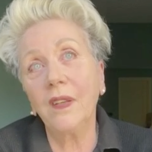 Les larmes aux yeux, elle s'est souvenue d'une femme "élégante, frivole, qui aimait la vie". 

Hommage à Catherine Laborde dans le 13h de TF1 présenté par Marie-Sophie Lacarrau.