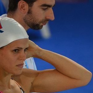 La Française Laure Manaudou nage la finale du 100 mètres dos lors des Championnats d'Europe de natation courte distance, à Chartres, France, le 23 novembre 2012. Photo by ABACAPRESS.COM