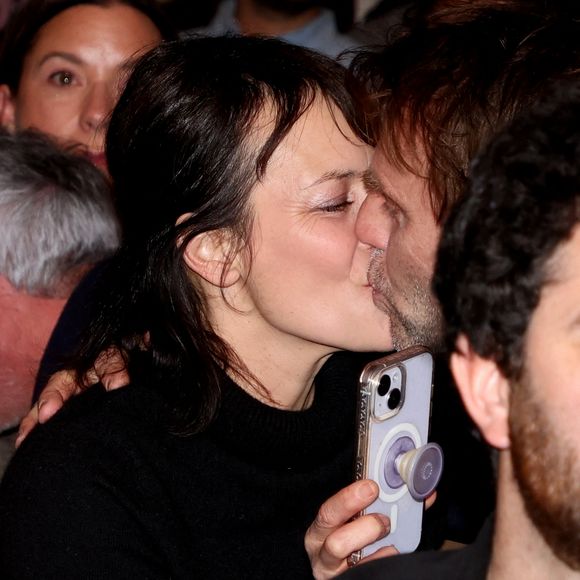 Thomas Jouannet et sa femme Armelle Deutsch lors de la cérémonie de clôture du 27ème Festival International du Film de Comédie de l'Alpe d'Huez, France, le 20 janvier 2024. © Dominique Jacovides/Bestimage