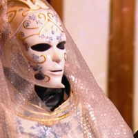 Le Chevalier de Porcelaine de retour dans Mask Singer 7, est-ce un célèbre imitateur sous ce costume ?