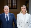 Ce n’est pas la première fois que Charlene mise sur un total look blanc.

Le prince Albert II de Monaco et la princesse Charlène de Monaco ont accueilli au Palais princier les ambassadeurs et représentants permanents des 46 États membres de l'organisation du Conseil de l'Europe, Monaco le 2 septembre 2026. © Olivier Huitel/Pool Monaco/Bestimage
