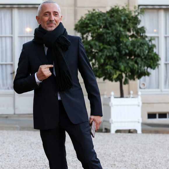 L'humoriste et acteur, Gad Elmaleh arrive au palais de l'Élysée pour un dîner offert aux chefs d’état et de gouvernement par le président de la république dans le cadre du XIXe Sommet de la Francophonie à Paris, le 4 octobre 2024. © Stéphane Lemouton / Bestimage