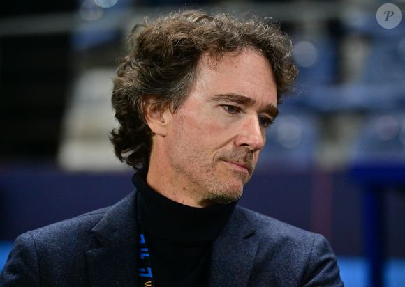 Il nie toute ambition personnelle de diriger LVMH.

Antoine Arnault - Célébrités lors du match de Ligue 1 McDonald's entre le Paris FC contre Rennes (0-1) à Paris le 7 novembre 2025. © Christian Liewig/Bestimage
