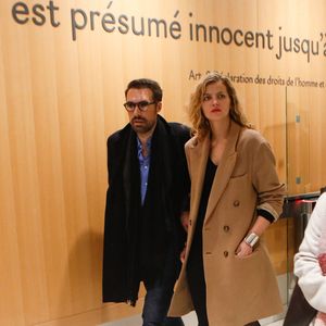 Nicolas Bedos, avec sa compagne Pauline Desmonts sort du tribunal correctionnel de Paris où il était convoqué pour agression sexuelle en état d'ivresse sur une jeune femme de 25 ans ; le procès est reporté en septembre 2024.

© Christophe Clovis / Bestimage