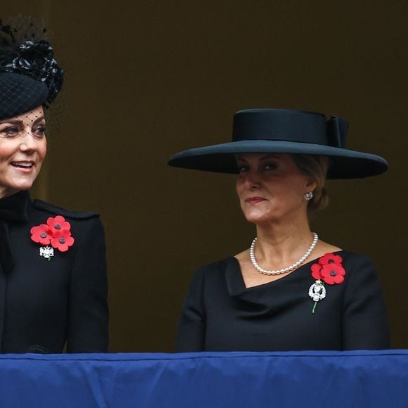 Catherine Kate Middleton, princesse de Galles et Sophie Rhys-Jones duchesse d'Edimbourg - La famille royale honore les disparus des deux guerres mondiales lors de la cérémonie Remembrance Sunday ( Dimanche du souvenir ) au Cénotaphe à Londres.