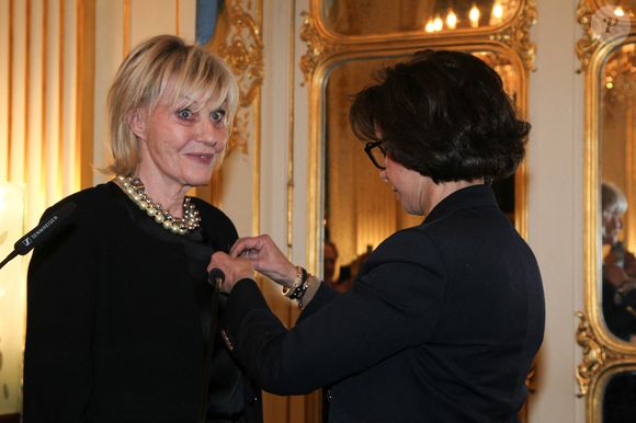 Chantal Ladesou, Rachida Dati - Rachida Dati remet à Chantal Ladesou les insignes de Chevalier de la Légion d'Honneur au ministère de la Culture à Paris le 2 février 2026.

© Philippe Baldini / Bestimage