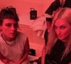 Les mariées ont choisi des tenues sobres et décontractées.
Kristen Stewart et sa fiancée l'actrice Dylan Meyer.
© Instagram Dylan Meyer (@spillzdylz)